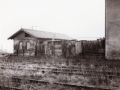 Žst. Strupčice 1984 - kůlna od severu (od kolijiště)