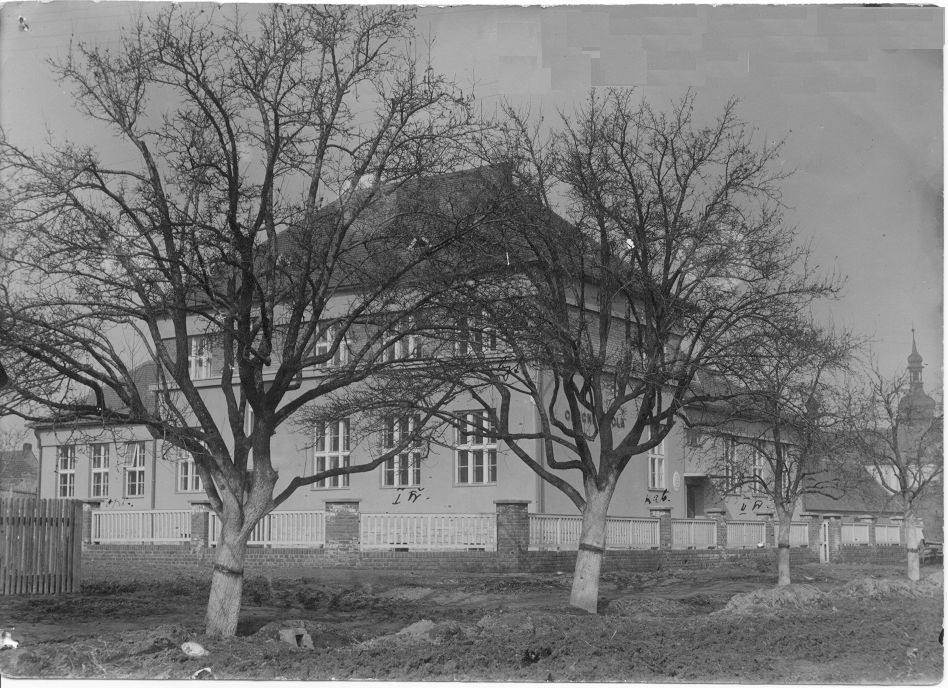 Býv. česká škola v Hošnické ul. (1) - 1926