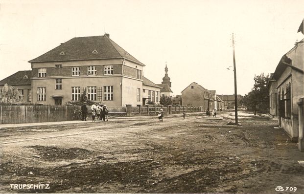 Dnešní Hošnická ul. - zač. 30. let 20. stol.