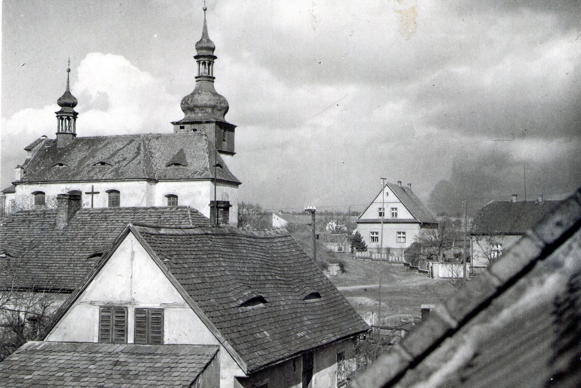 Kostel od jihu -50.léta 20. stol.