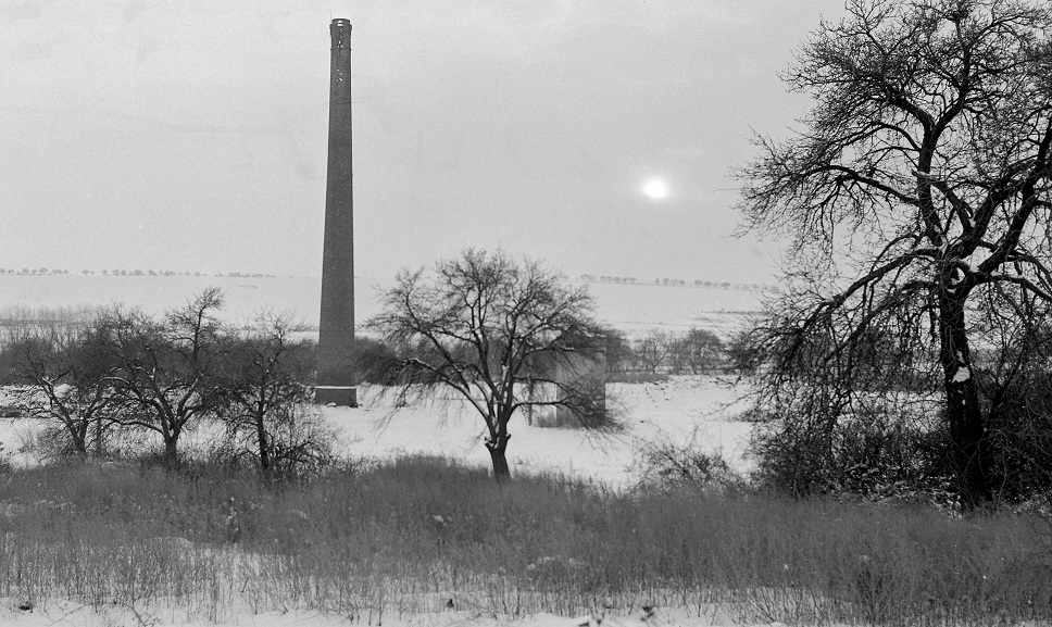 Komín býv. Hennlichovy cihelny - 80. léta 20. stol.